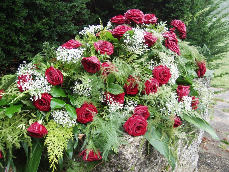 funeraire-NANS LES PINS-min_roses-61203